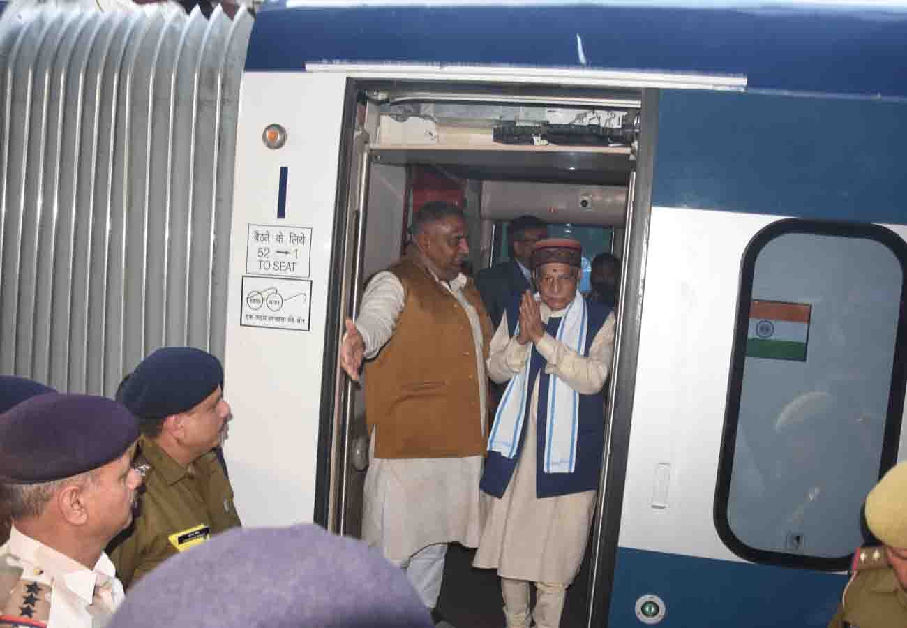 Vande Bharat Express in Kanpur Piyush Goyal and Joshi said this on pulvama terror attack