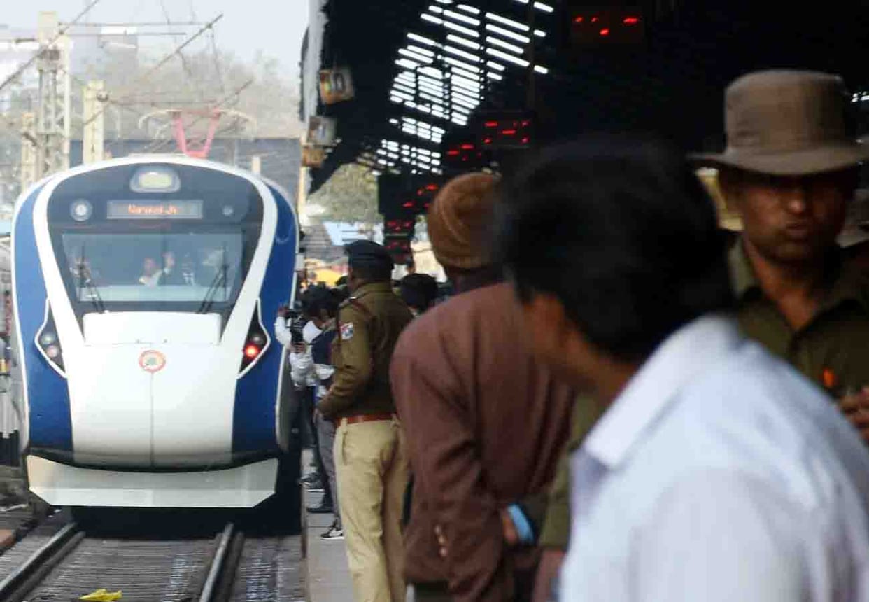 Vande Bharat Express in Kanpur Piyush Goyal and Joshi said this on pulvama terror attack