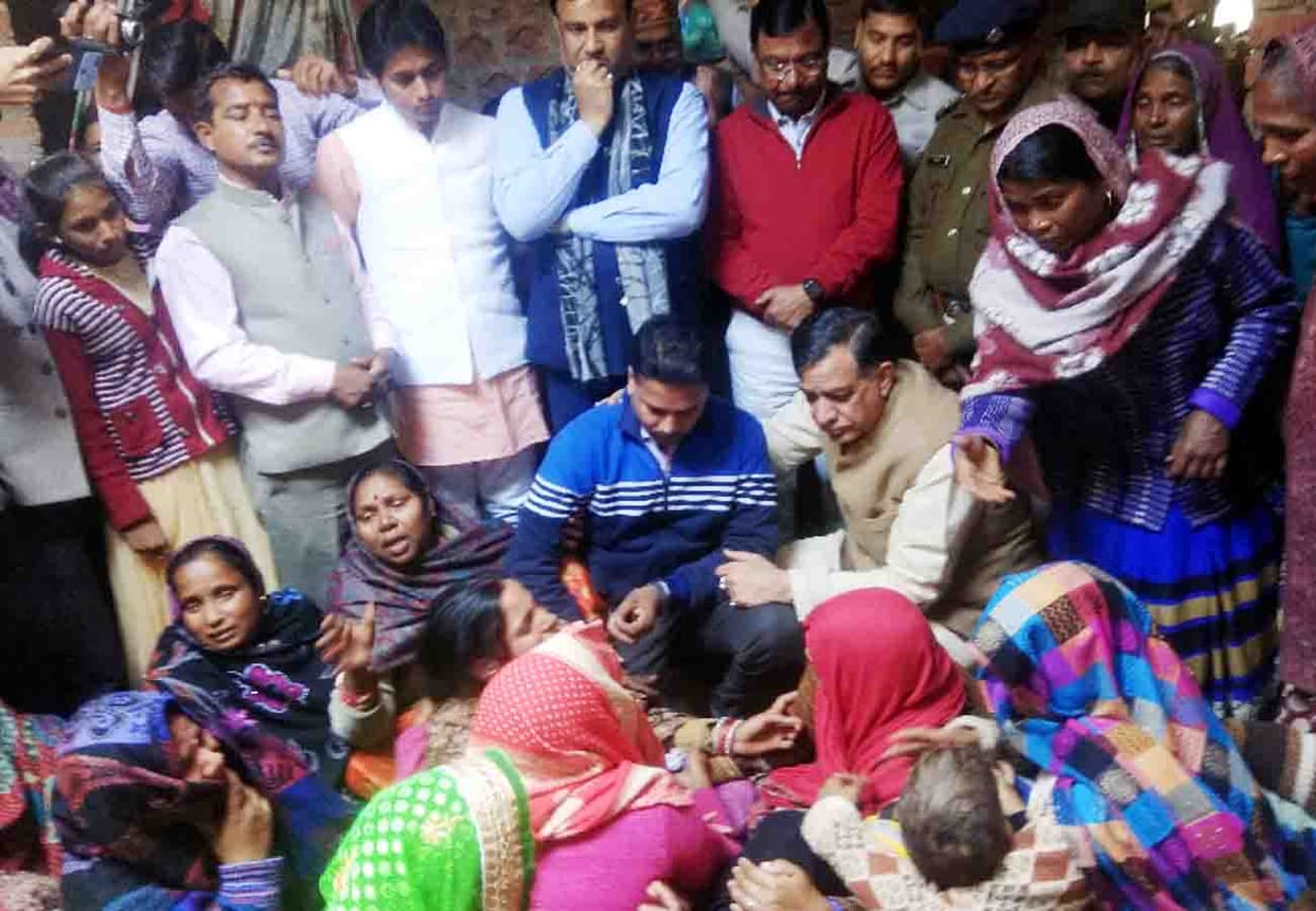 Cabinet minister satish mahana Consoled to martyr Shyam Babu's family