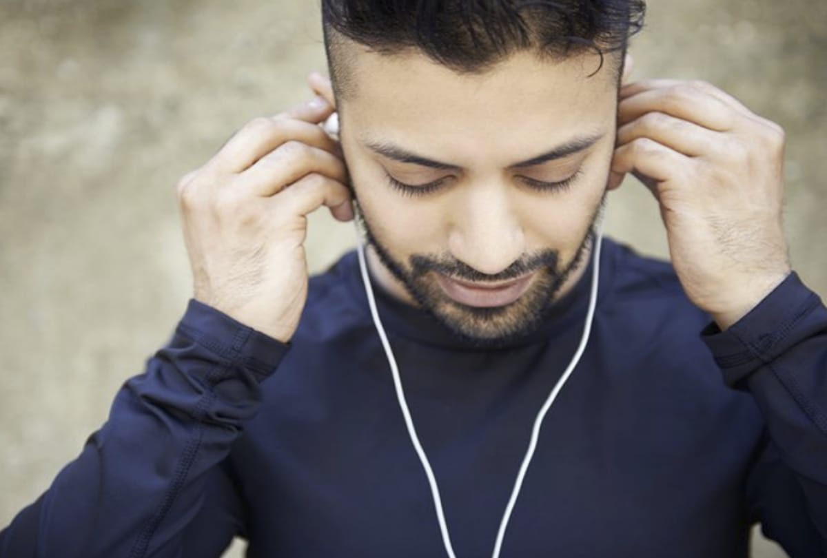 prolonged use of earphones causes Deafness, all you need to know about this