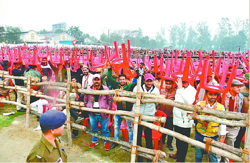 Rain disturb pm modi rally but people in fervour