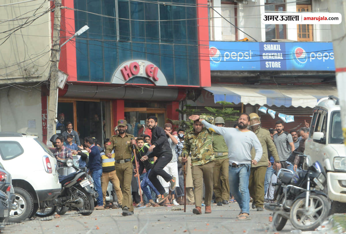 Pulwama Attack Protest: Ssp including 11 police men injured, violence during curfew in jammu
