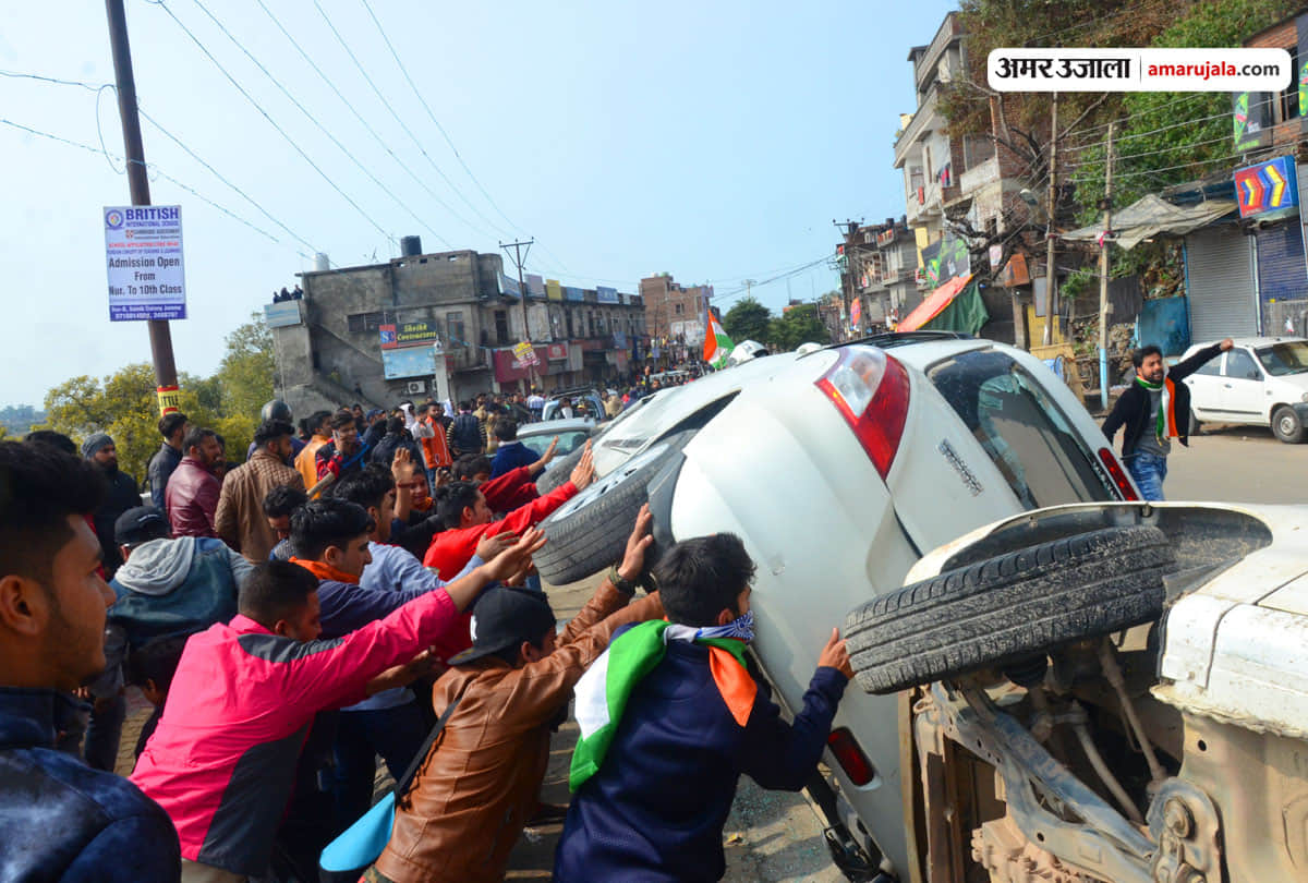 Pulwama Attack Protest: Ssp including 11 police men injured, violence during curfew in jammu