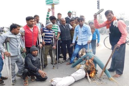 mainpuri's ex army men anger over pulawama Terror Attack