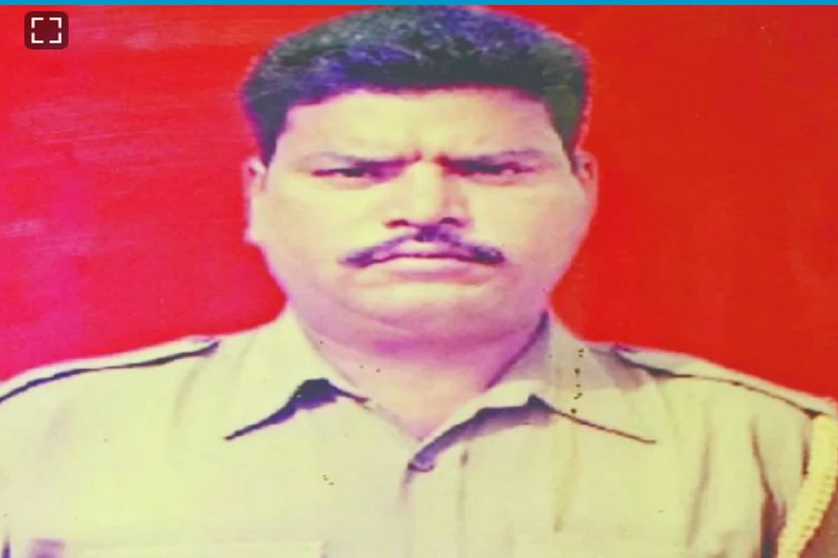 Agra martyr kaushal kishor photo with his son in agra
