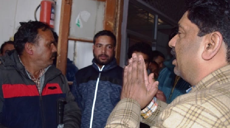 एक घंटे तक अखाड़ा बना पालिका कार्यालय