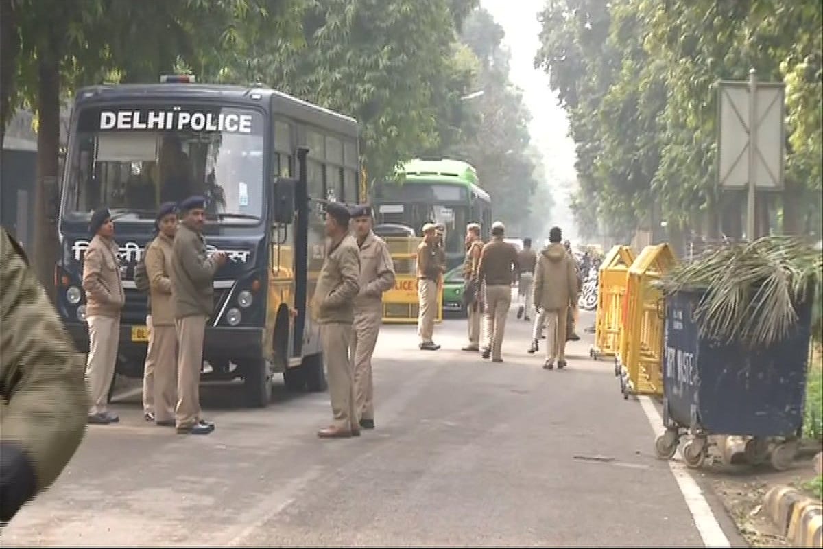Pulwama Terror Attack: Delhi Security tightened at Pakistan High Commission