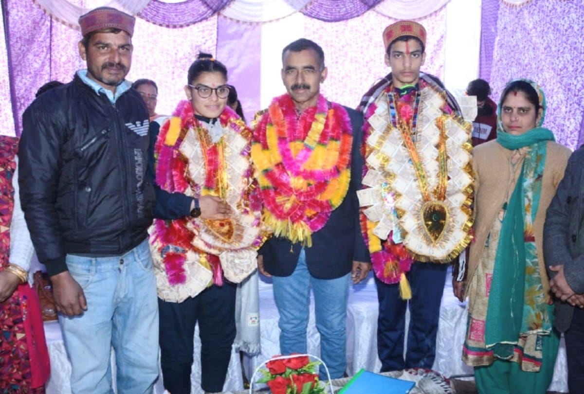 anita and saurab of mandi won for medal in athletics