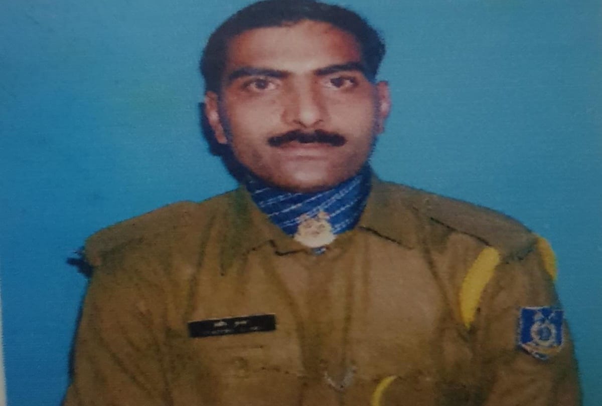 Pradeep martyr in pulwama attack joined duty after marriage of his brother