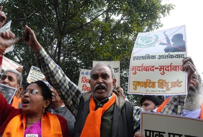 Tribute to  pulwama martyrs from candle march in delhi