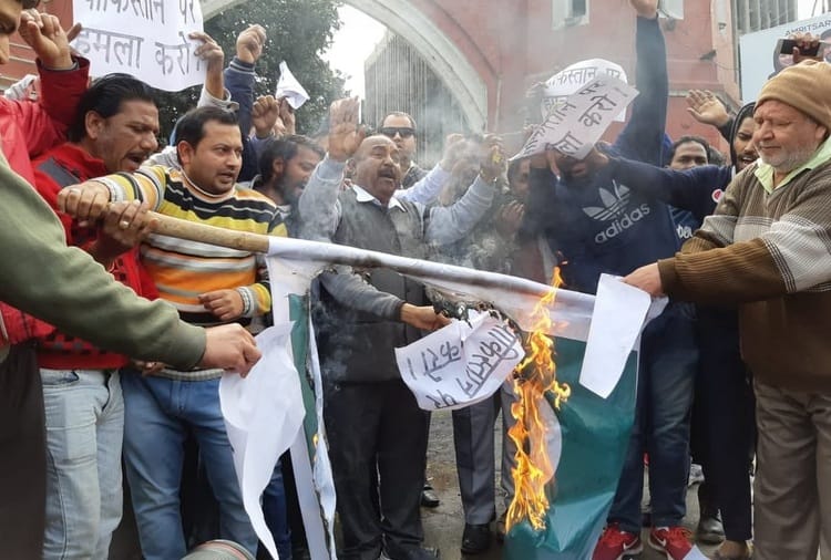 Protest and Slogans Against Pakistan in Punjab Haryana, Pulwama Terror Attack