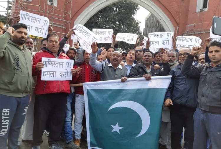 Protest and Slogans Against Pakistan in Punjab Haryana, Pulwama Terror Attack
