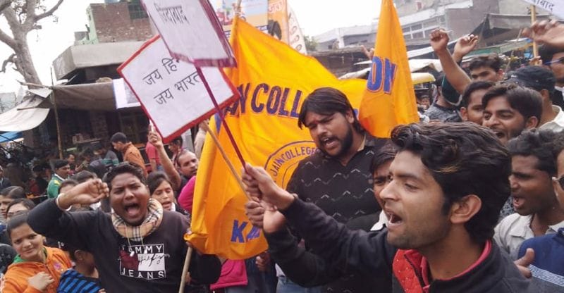 पुलवामा की घटना से उबाल, पाक को दो करारा जवाब