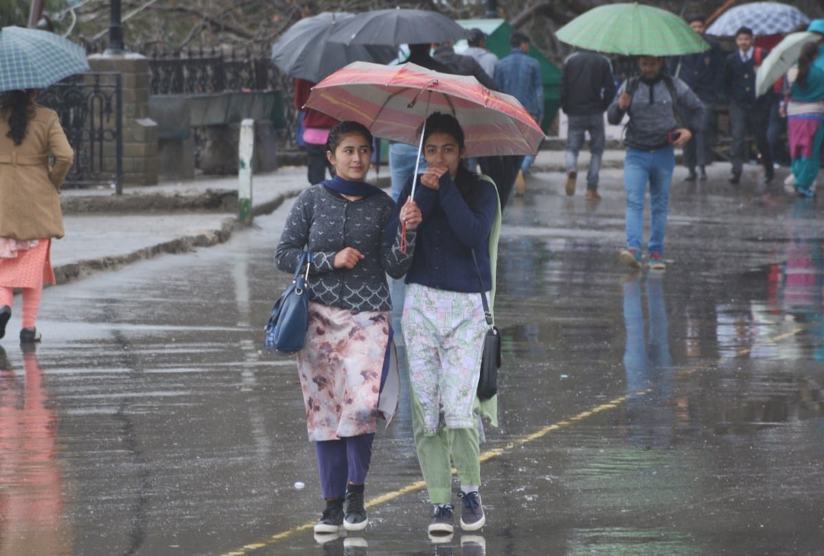 Fast wind storms, farmers worried