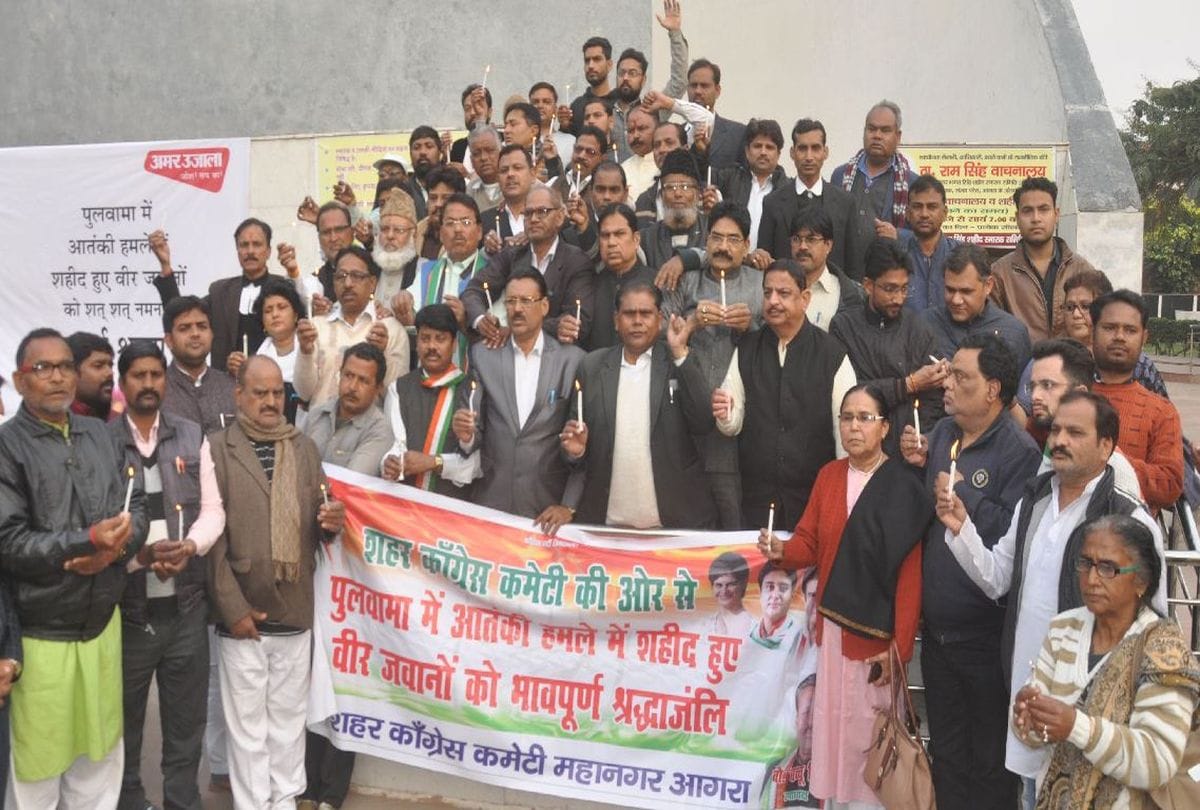 peole pay tribute to martyrs and protest against terrorism in agra