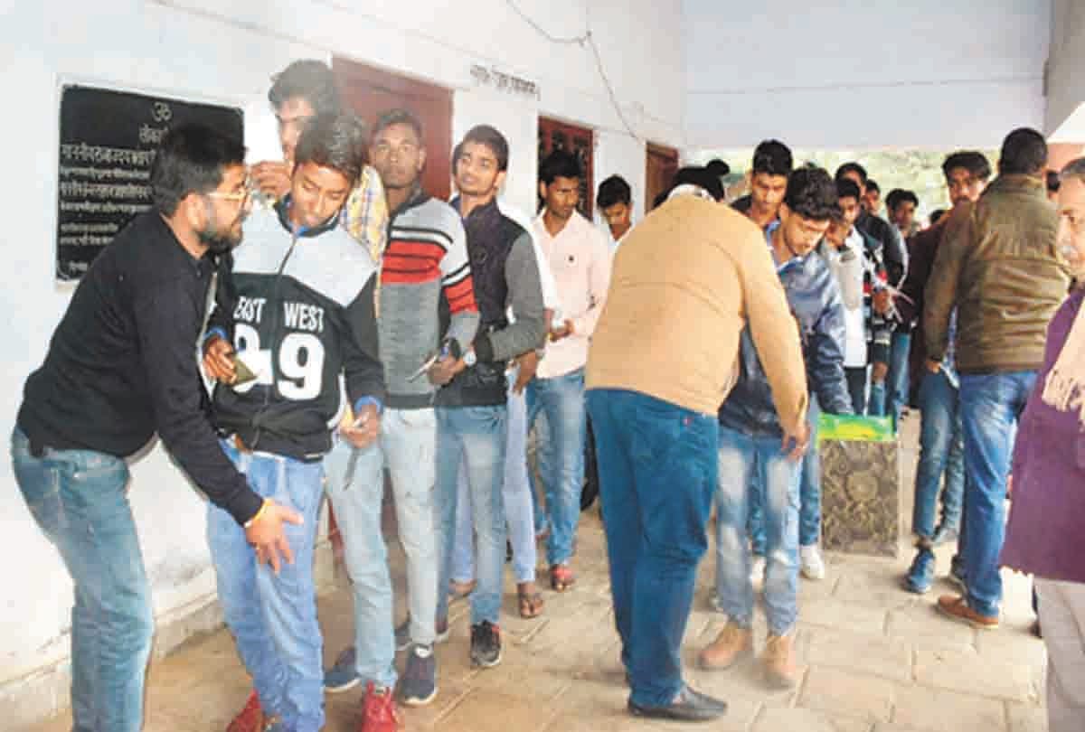 Pratapgarh: Five thousand left chemistry paper
