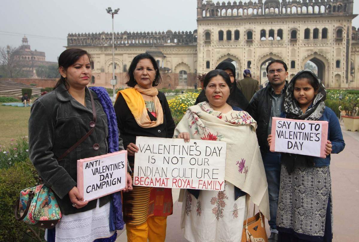 people celebrated valentine day in lucknow