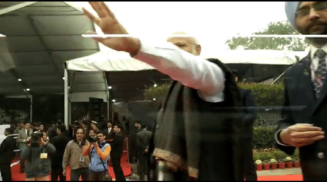 Narendra modi inaugurated vande bharat express from delhi to varanasi