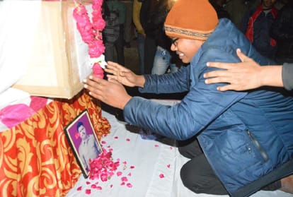 Martyr kaushal kishore Rawat body reached at his hometown Karhai in Agra