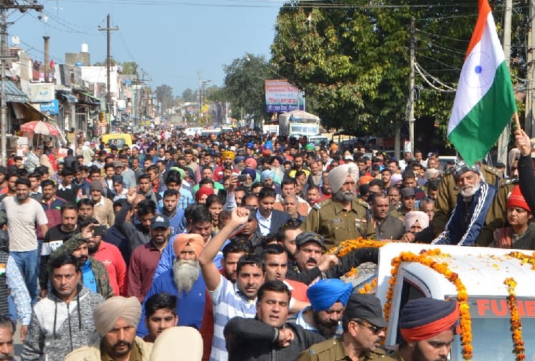 Pulwama martyr Maninder Singh funeral with state honors in Gurdaspur
