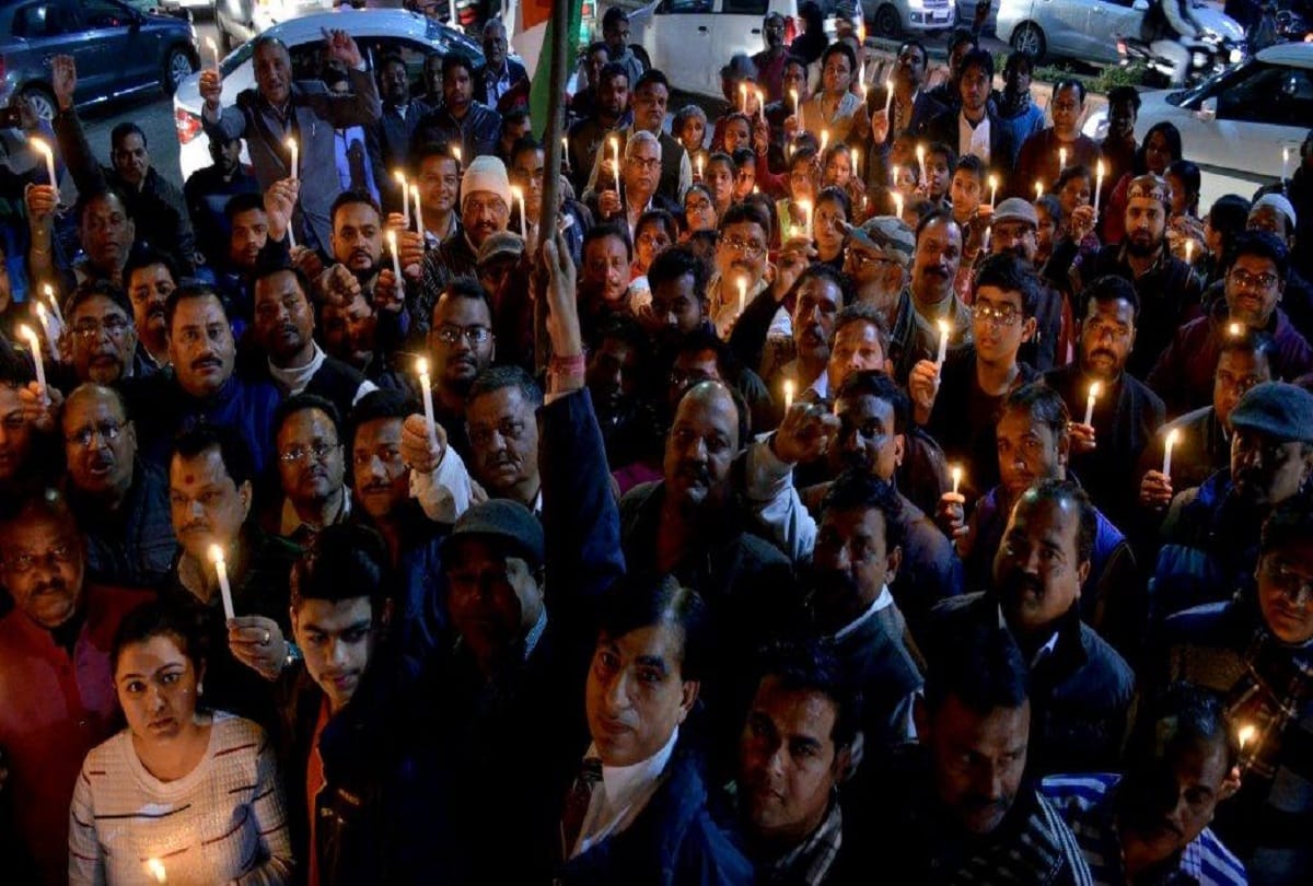 Bareilly residents tributes to the martyrs of Pulwama attack on the appeal of Amar Ujala