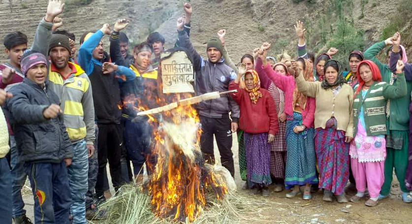 पुलवामा आंतकी हमले के विरोध में गौचर, थराली, गेरसैंण, आदिबदरी और नारायणबगड़ में रहे बाजार बंद