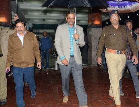बारिश की भेंट चढ़ गया एस्केलेटर का उद्घाटन