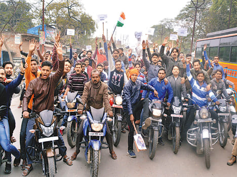 Nayan, peasants who were roasting on the Shaheed column
