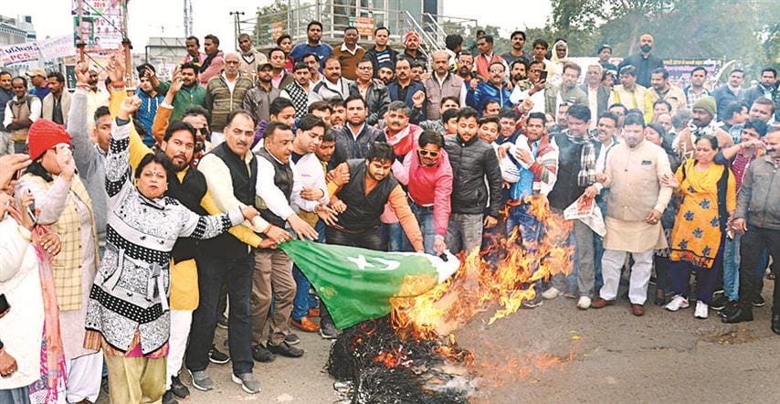 Listen, do not cry to the government, Pakistan