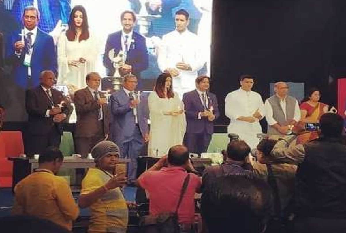 aishwarya rai and varun dhawan salute marytr in pulwama attack