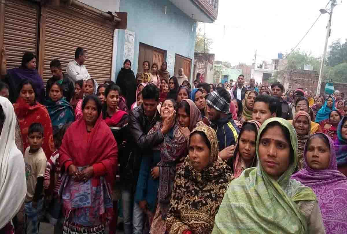 crowd gathered in the funeral of the martyr ajit