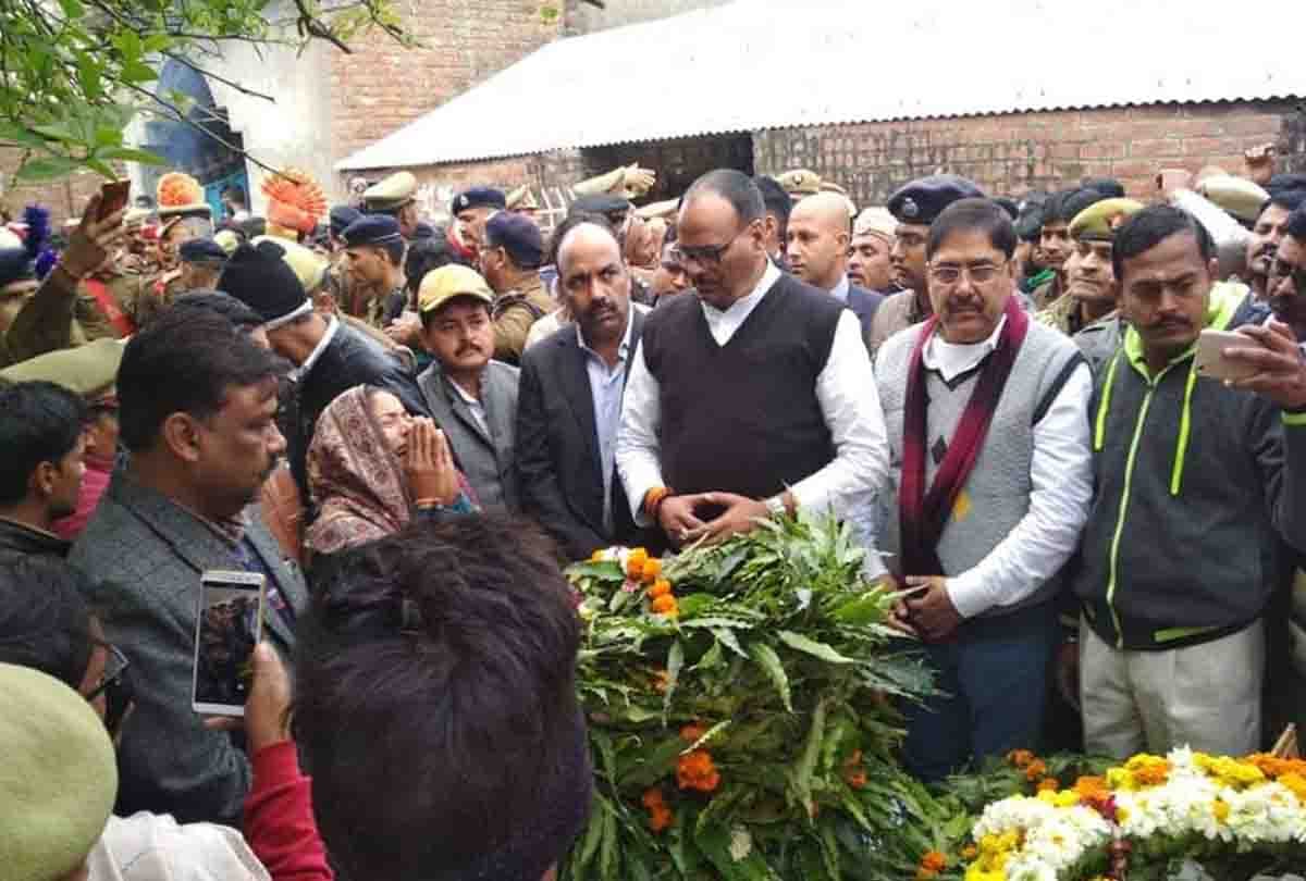 crowd gathered in the funeral of the martyr ajit