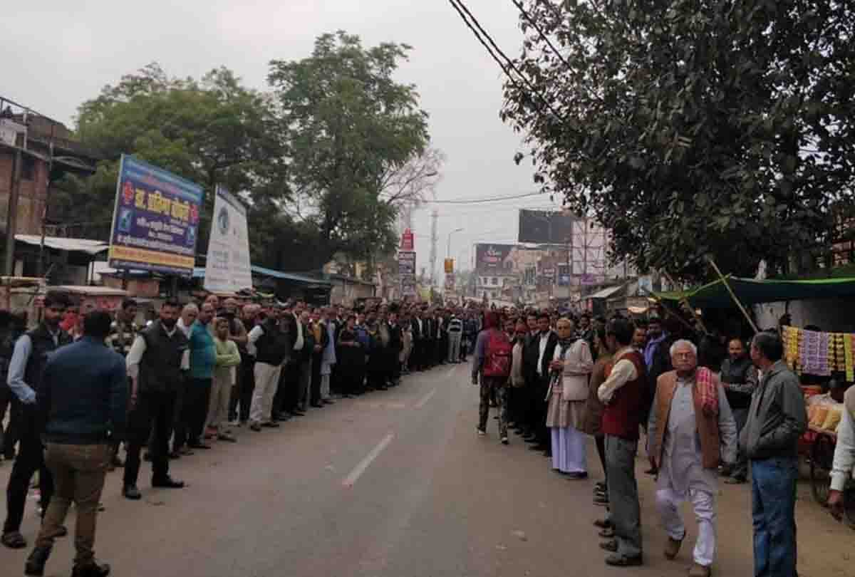 crowd gathered in the funeral of the martyr ajit