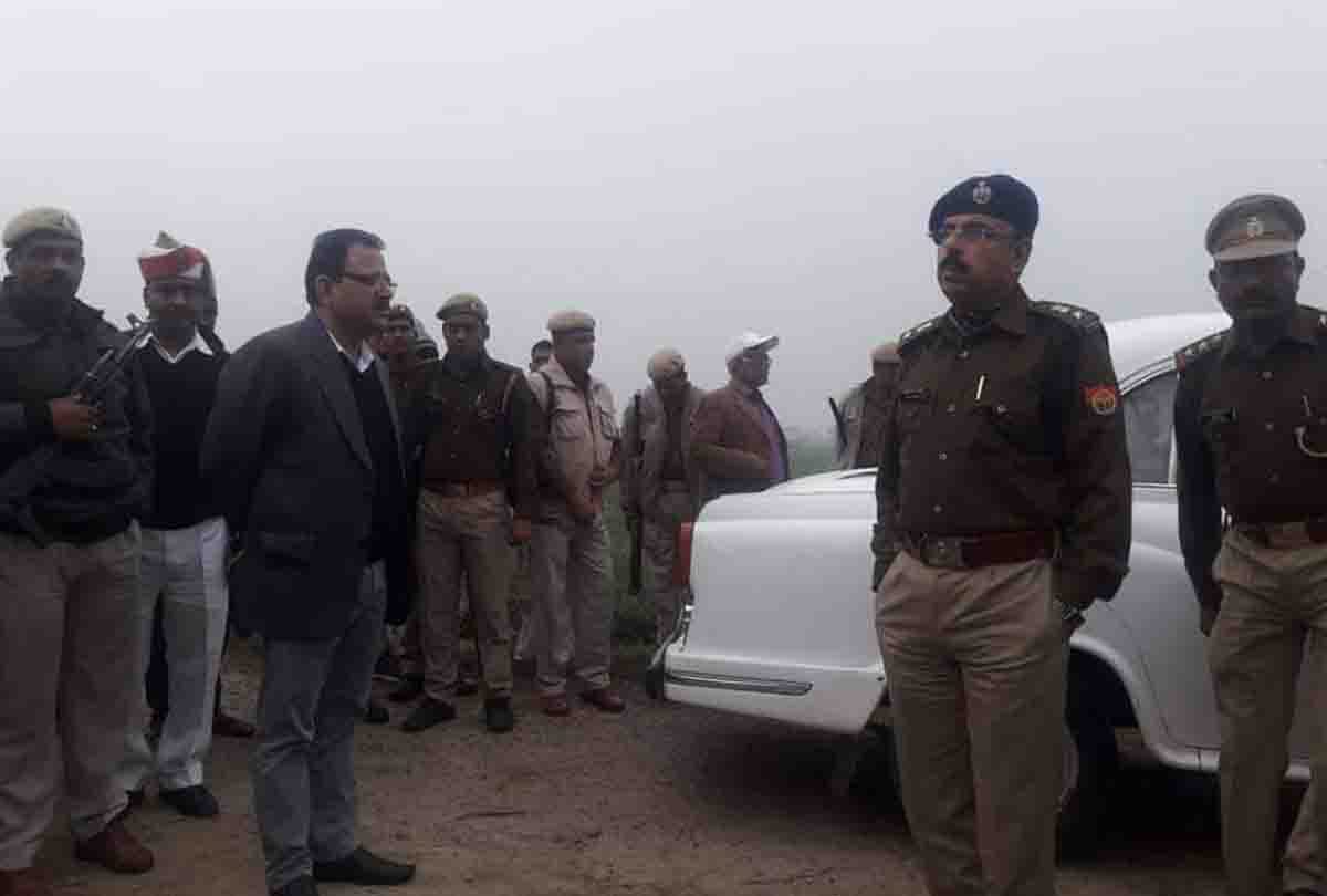 crowd gathered to see the funeral of martyr Pradeep yadav