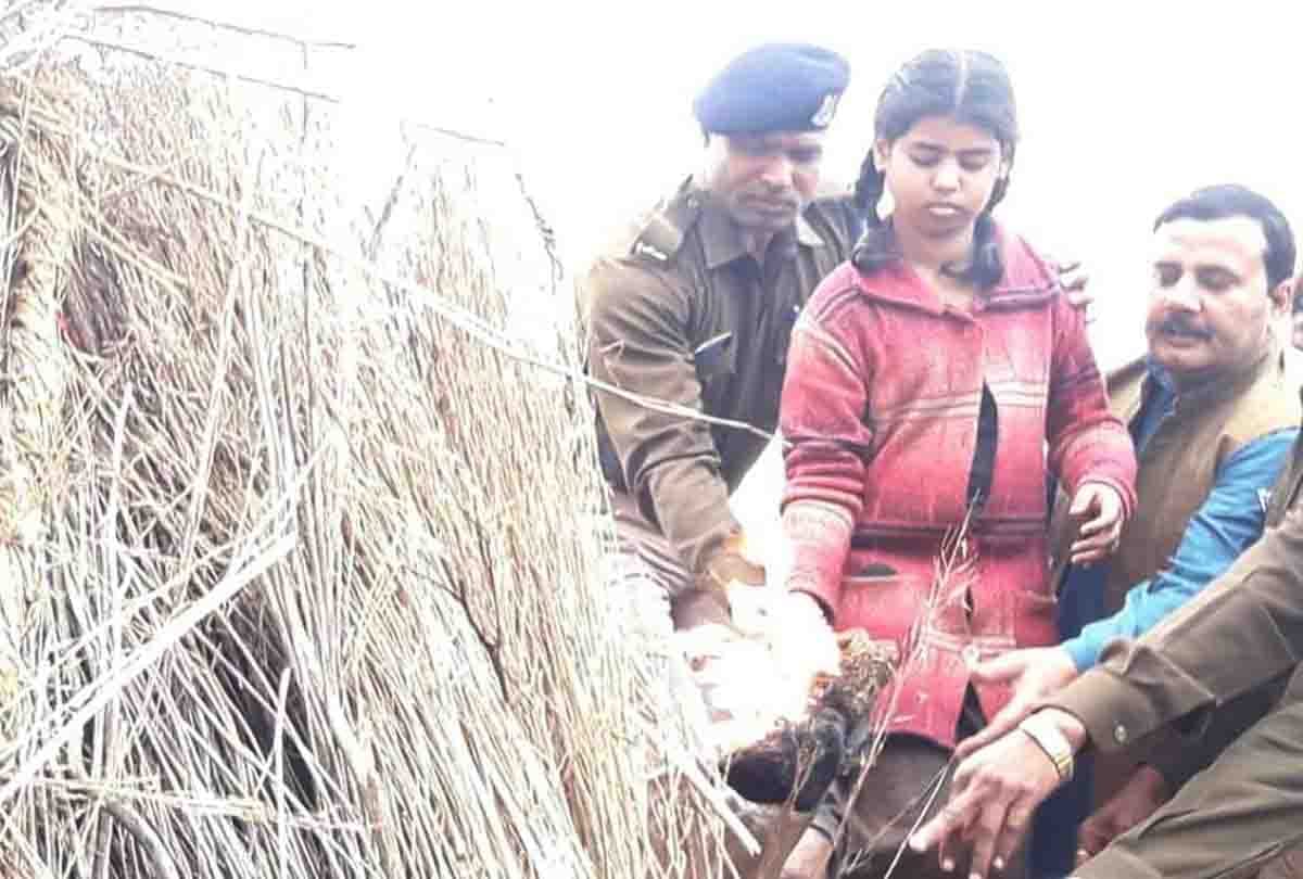 daughter supriya gives Mukhagni pulwama terror attack martyr pradeep yadav