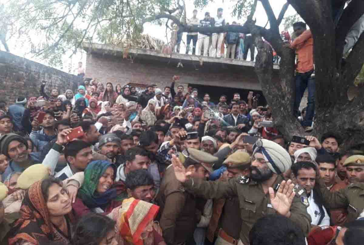 daughter supriya gives Mukhagni pulwama terror attack martyr pradeep yadav