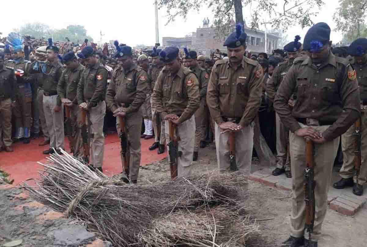 daughter supriya gives Mukhagni pulwama terror attack martyr pradeep yadav