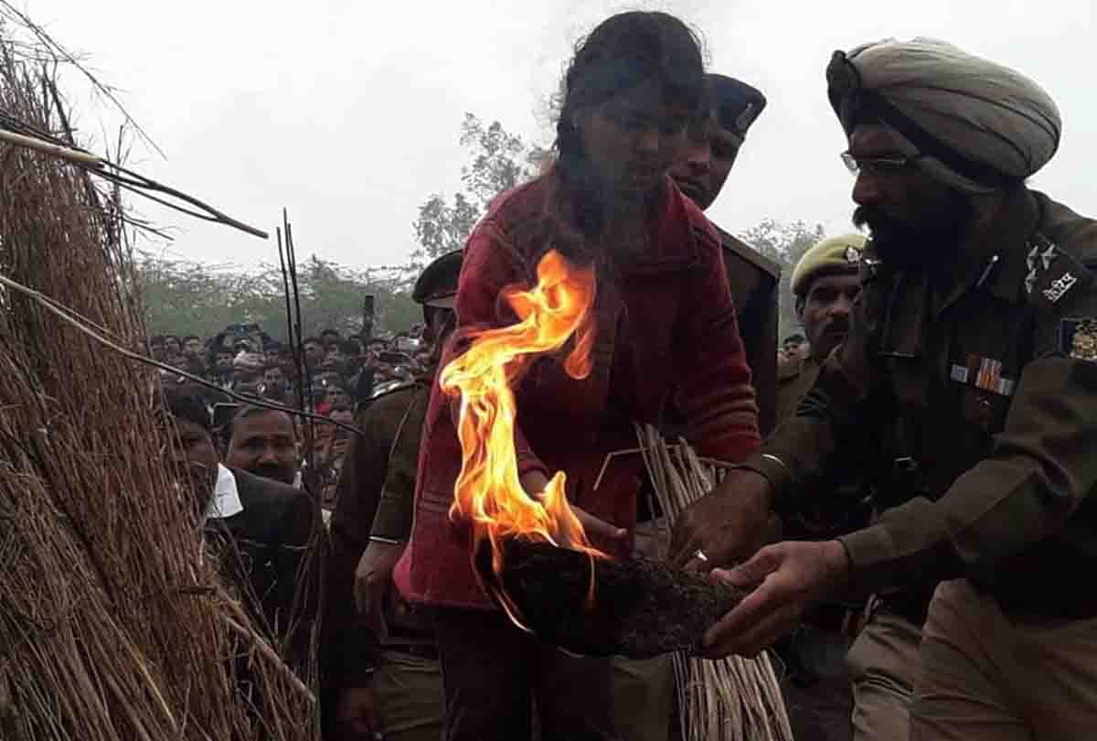 daughter supriya gives Mukhagni pulwama terror attack martyr pradeep yadav