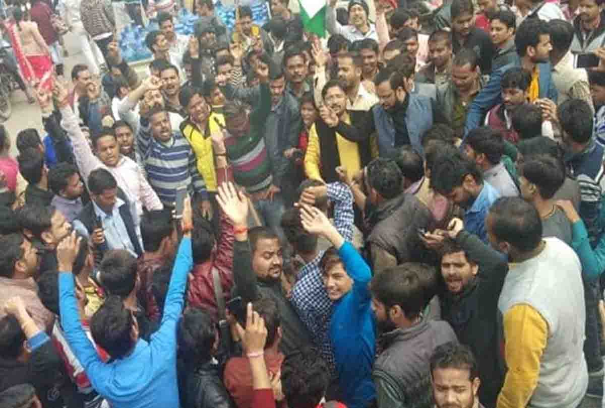 protest of pulwama terror attack in up