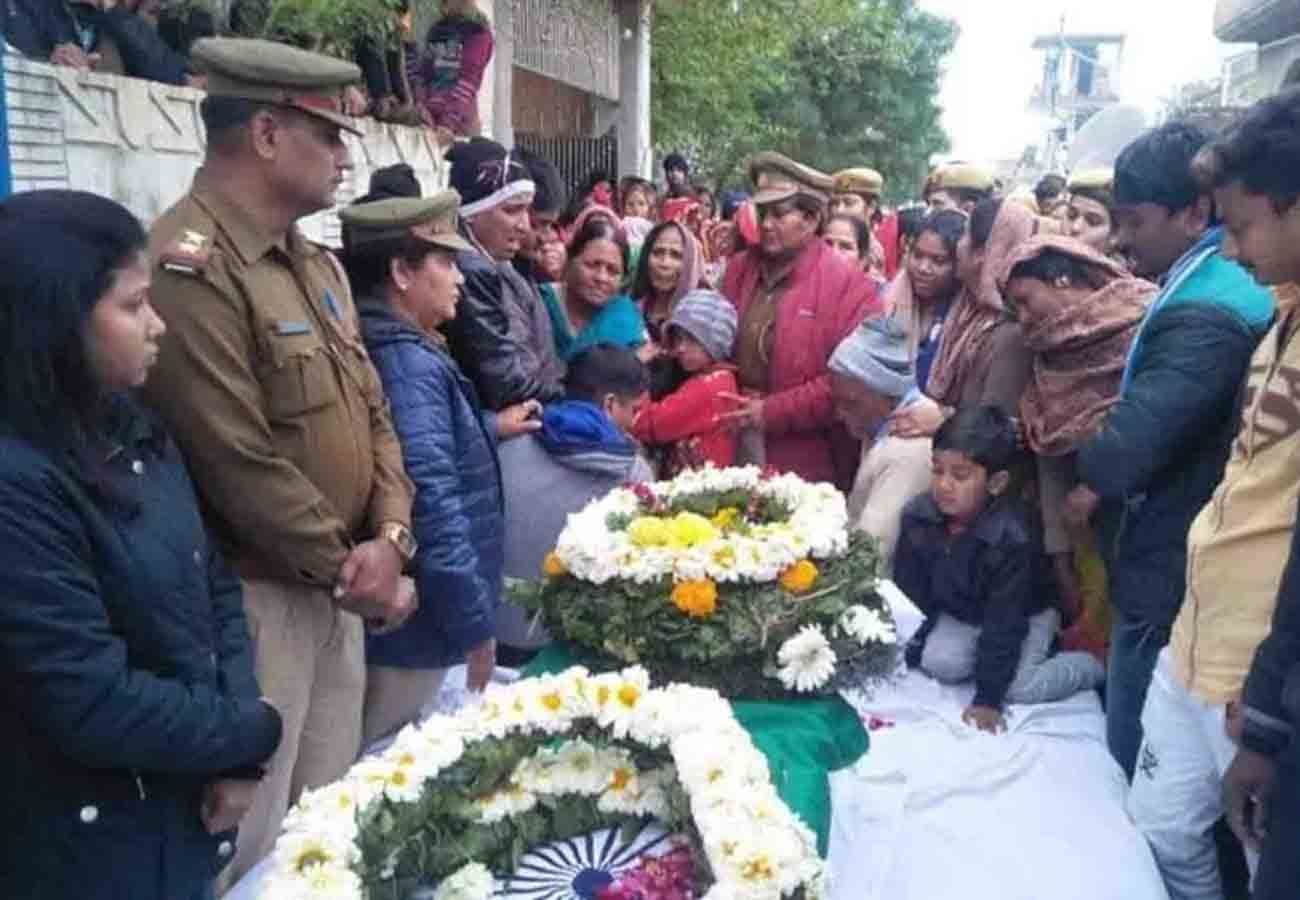 pulwama terror attack martyr's Funeral and appeal to narendra modi