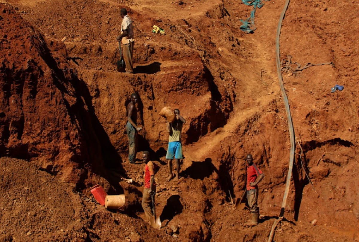 Zimbabwe gold mining fears 60 people to die: government