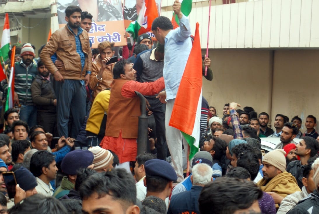 vyaapaario ne dukaan band rakhi