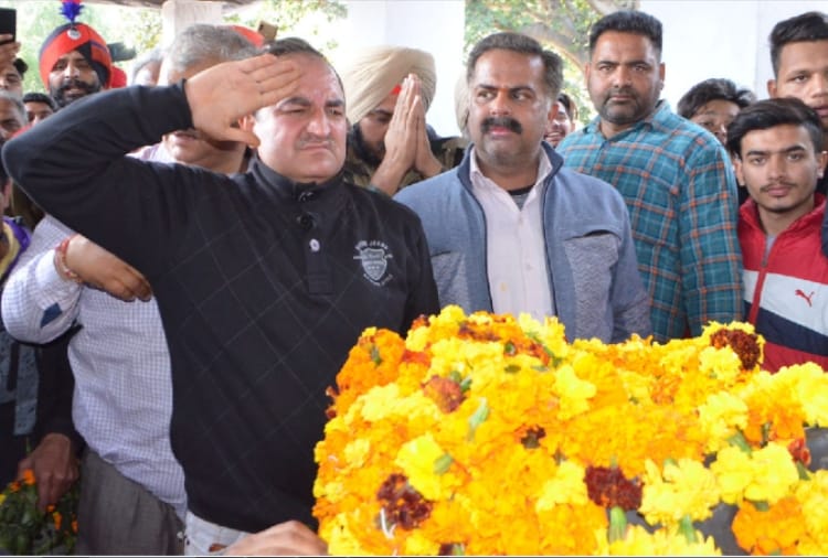 Pulwama martyr Maninder Singh funeral with state honors in Gurdaspur