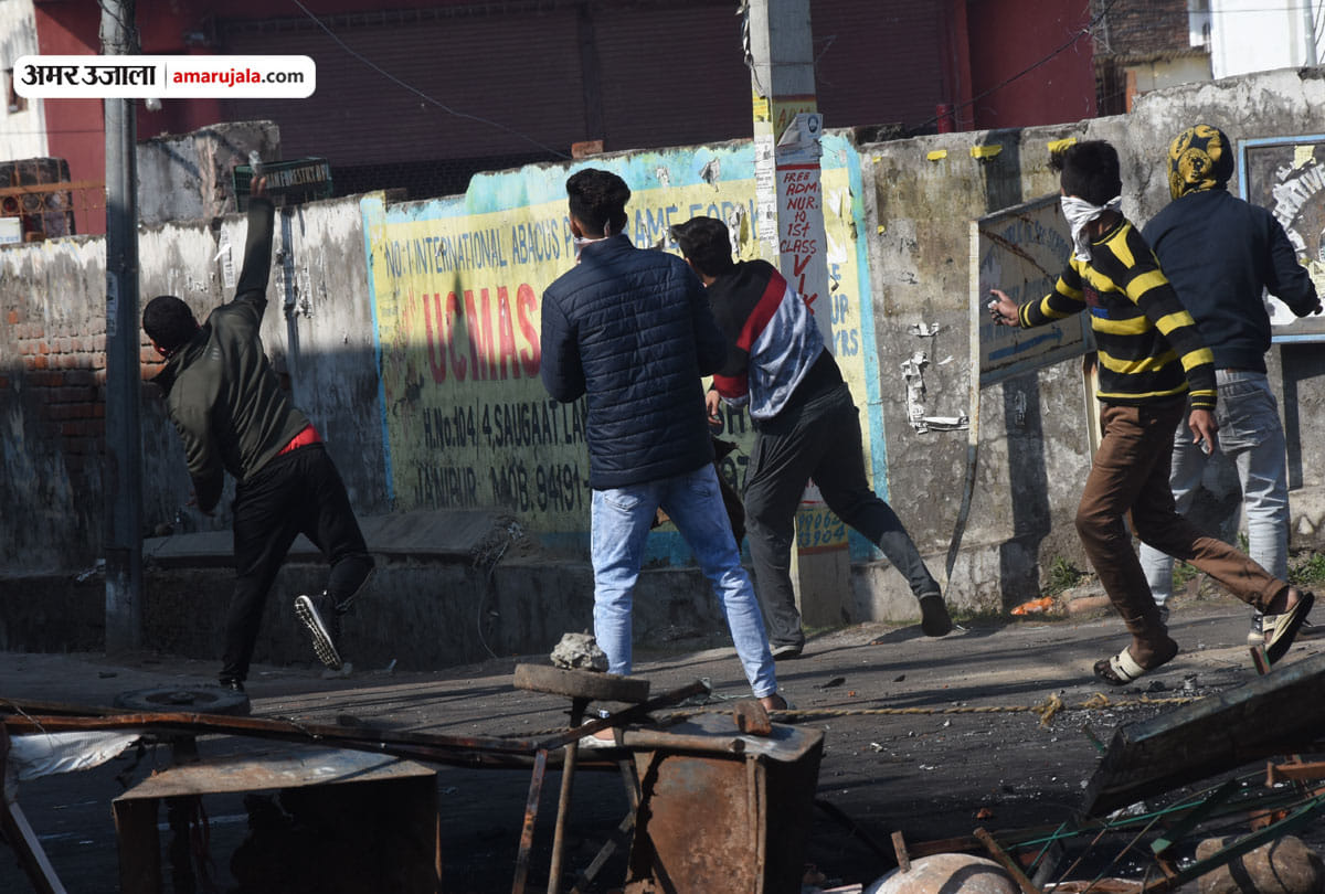 Pulwama Attack Protest: Ssp including 11 police men injured, violence during curfew in jammu