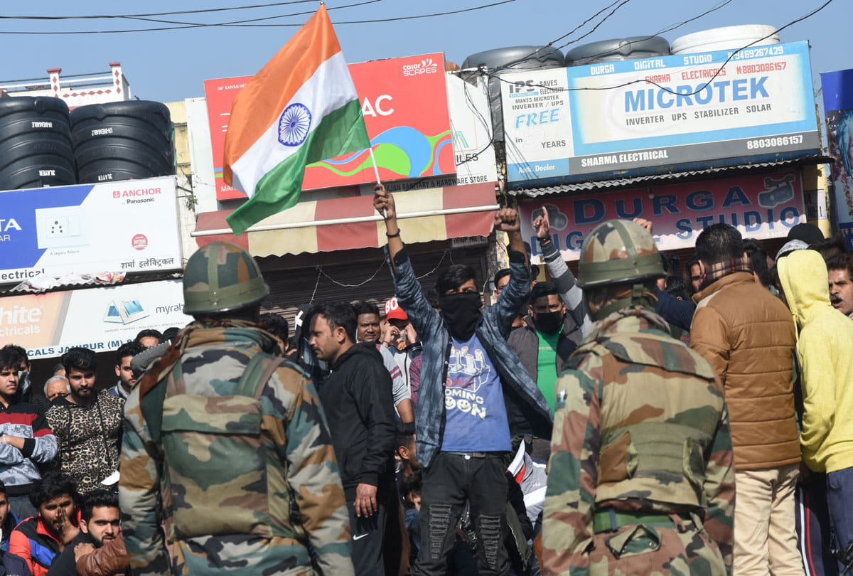Pulwama Attack Protest: Ssp including 11 police men injured, violence during curfew in jammu