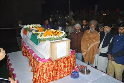 Martyr kaushal kishore Rawat body reached at his hometown Karhai in Agra