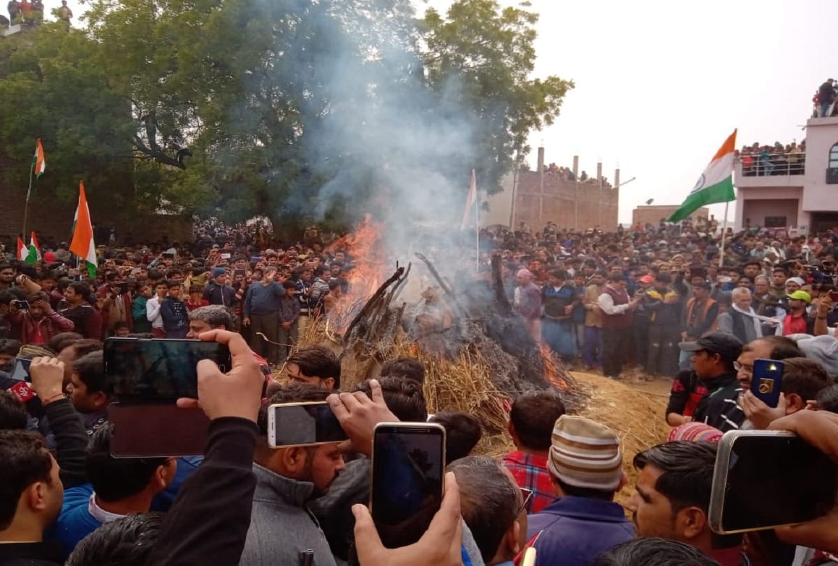 Pulwama Terror Attack martyr kaushal kishor Rawat funeral in Agra