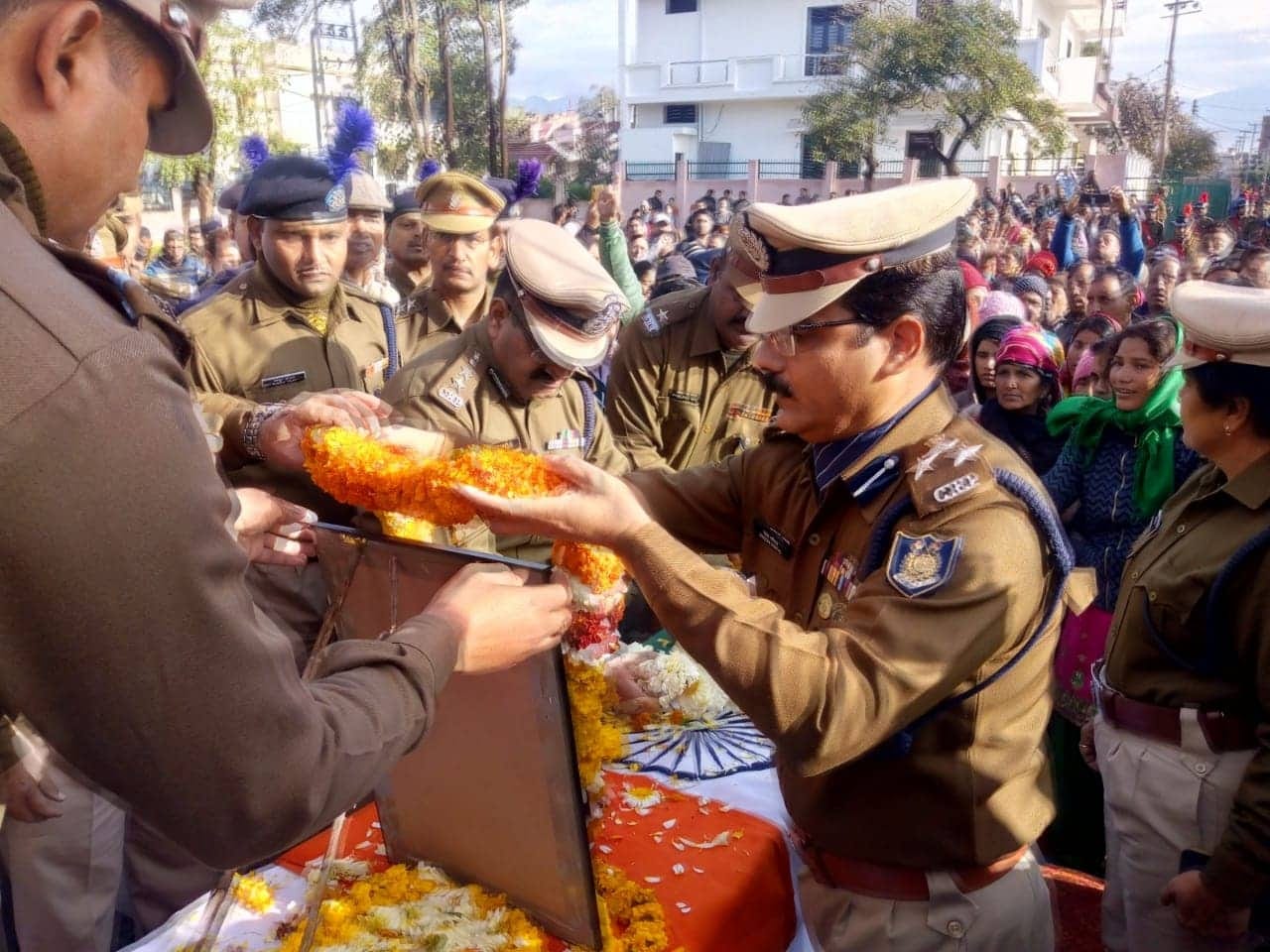 Pulwama attack martyr dead body reached dehradun tribute