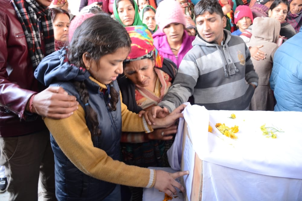 Pulwama Terror Attack heart melted photos of martyr mohan lal raturi antim darshan