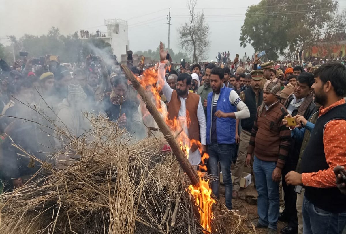 Pulwama Terror Attack martyr jawan ram wakeel funeral in Mainpuri